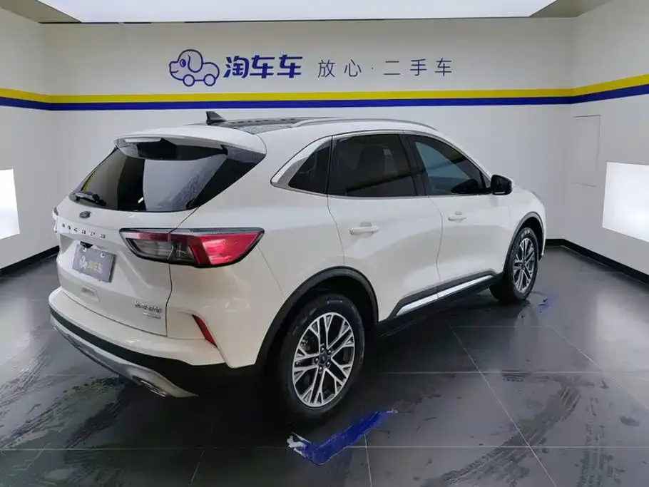 Ford Escape EcoBoost 245 2WD Premium Edition 2021 — фото 3