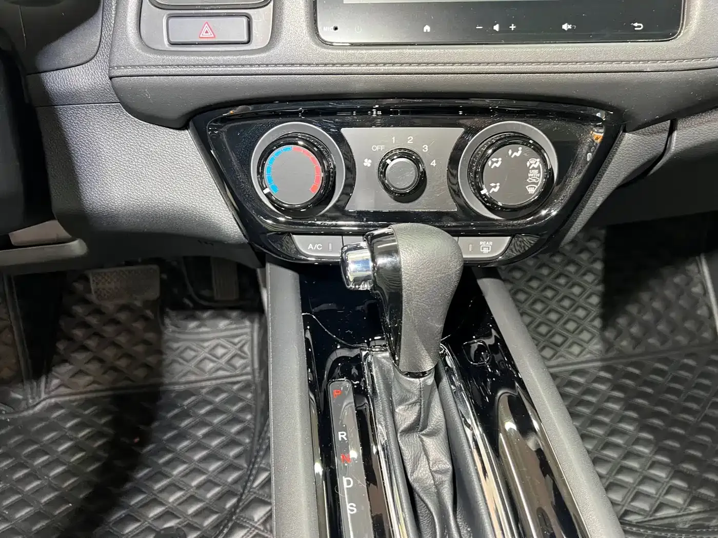 Honda Vezel 1.5L CVT Elite Smart Edition 2022 — фото 8