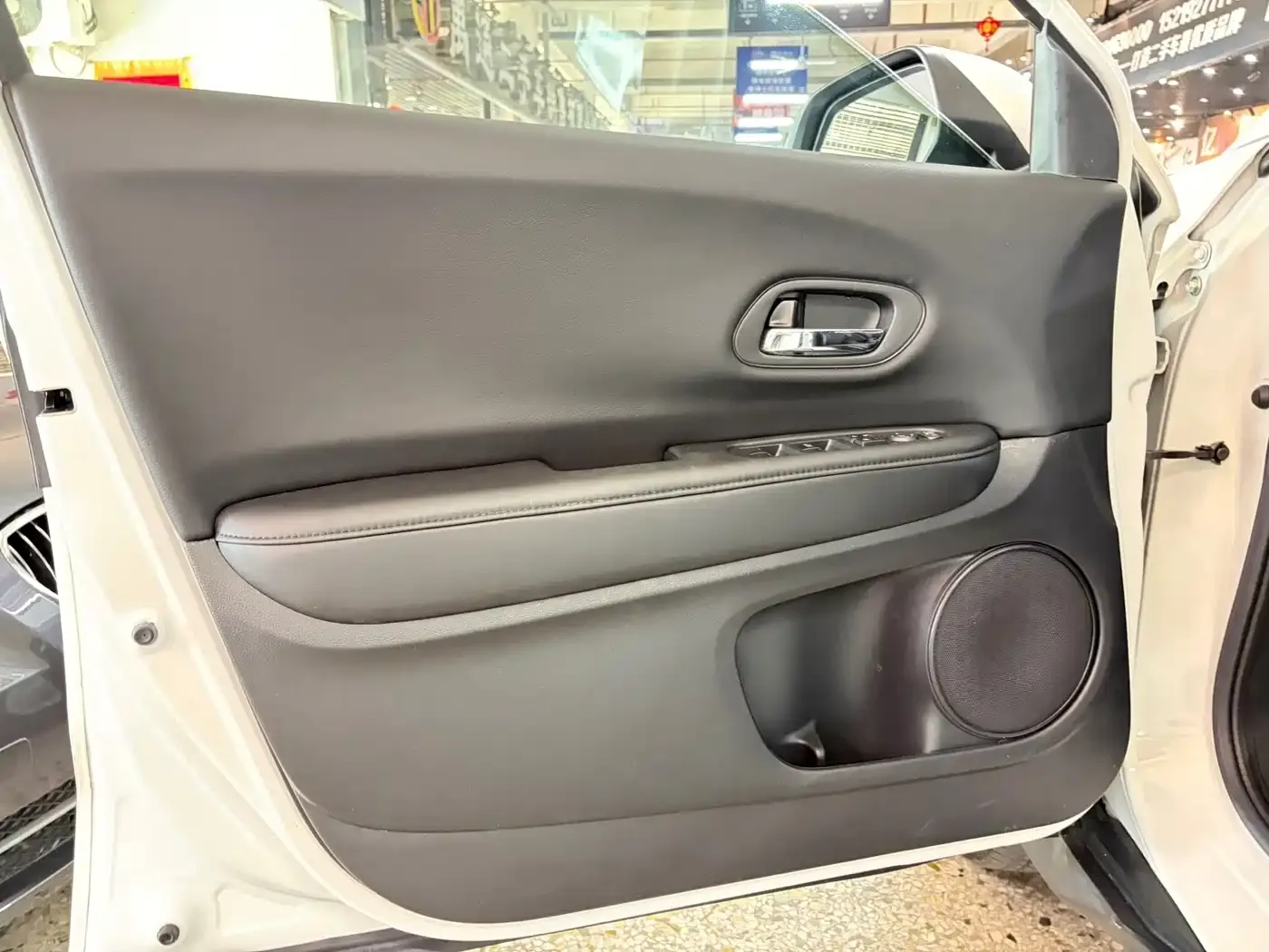 Honda Vezel 1.5L CVT Elite Smart Edition 2022 — фото 9