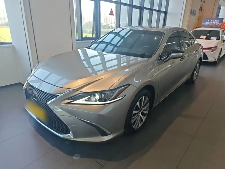 Lexus ES 200 Excellence 2021
