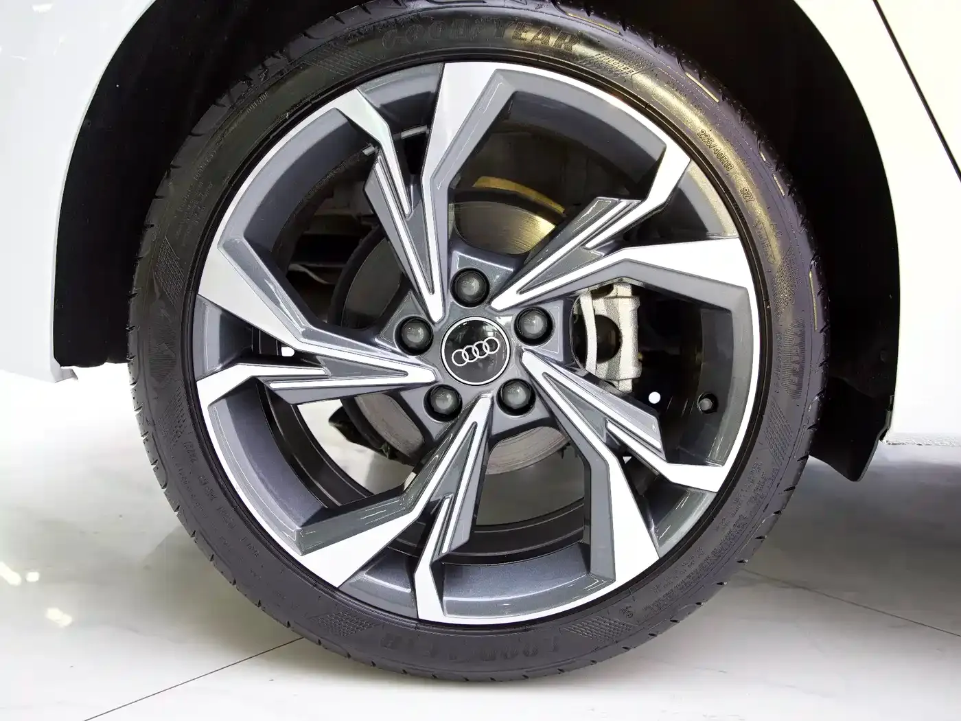 Audi A3 Sportback 35 TFSI Luxury Sport 2023 — фото 20