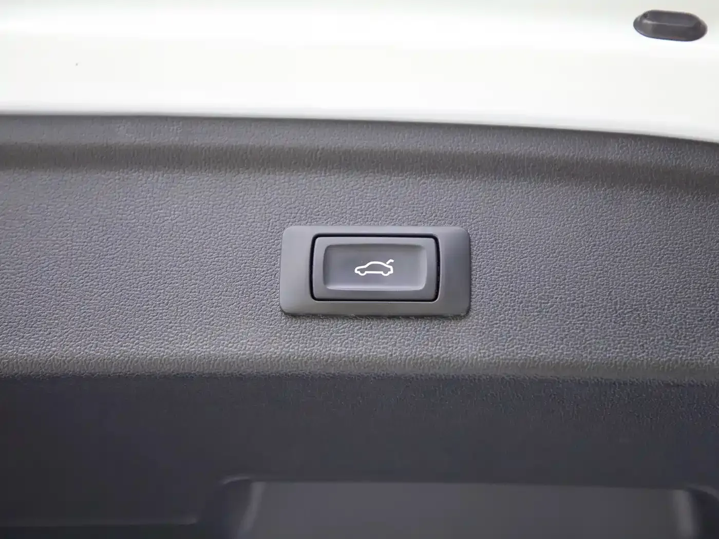 Audi A3 Sportback 35 TFSI Luxury Sport 2023 — фото 18