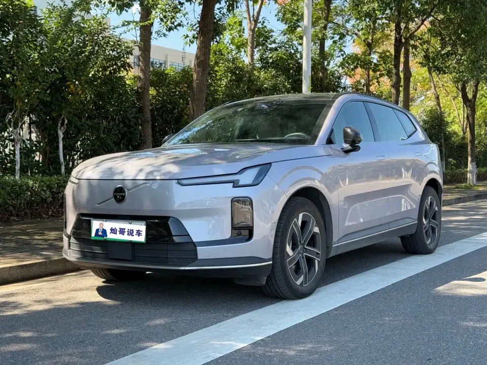 Volvo XC70 Plug-in Hybrid AWD Extended Range Core 2025