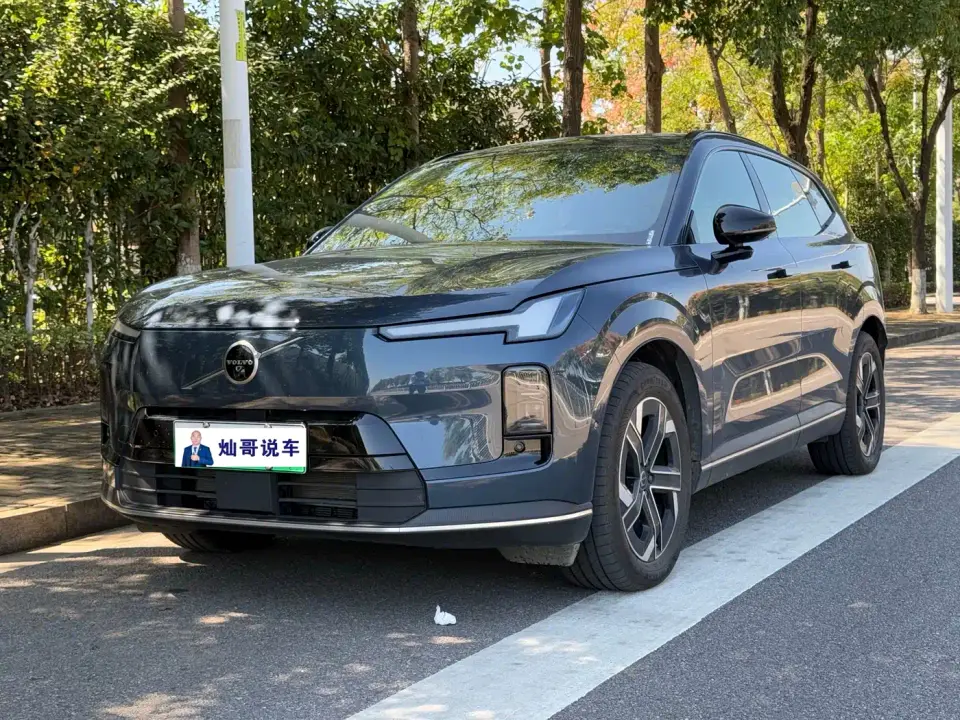Volvo XC70 Plug-in Hybrid AWD Extended Range Core 2025