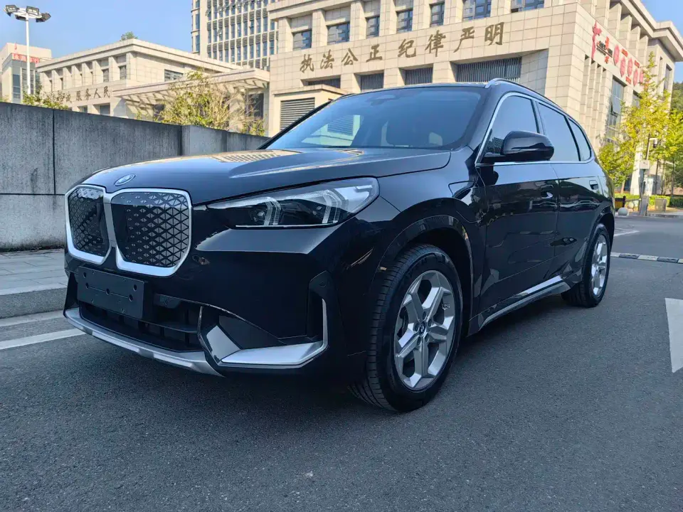 BMW iX1 eDrive25L M Sport Package 2025