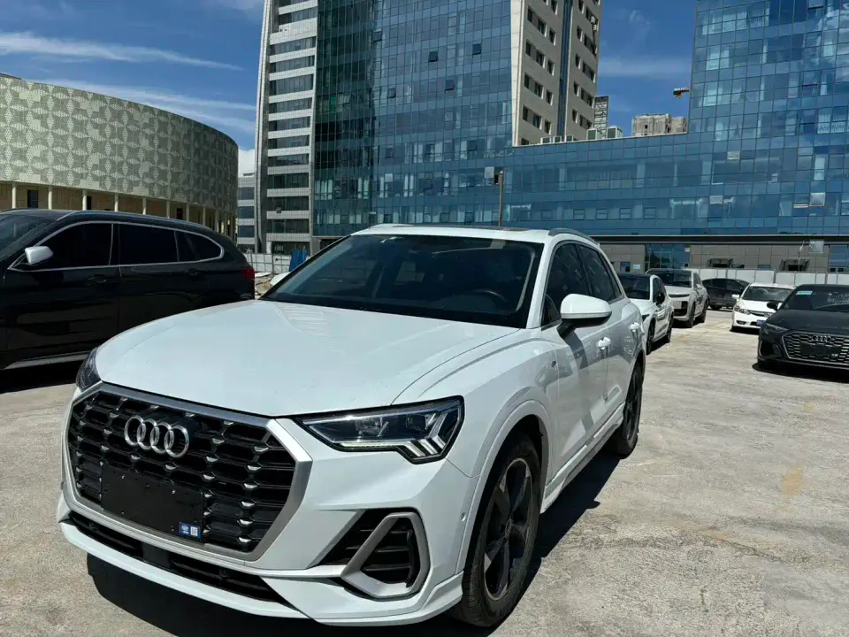 Audi Q3 35 TFSI Fashion Dynamic (1.4T) 2023