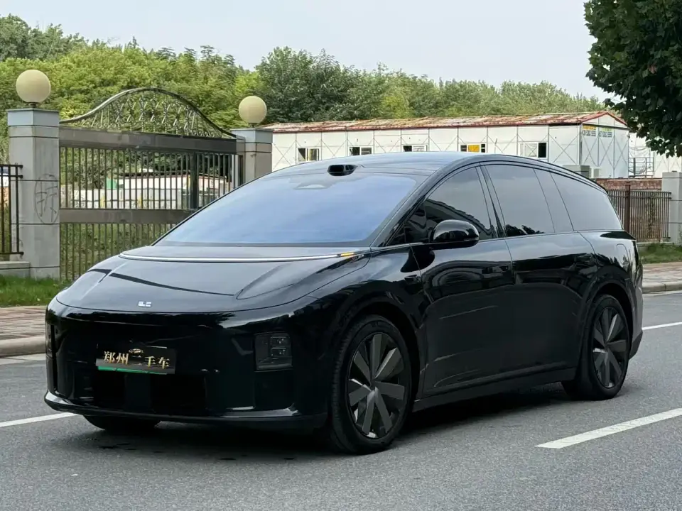 Li Auto Li i8 Standard Edition 2025