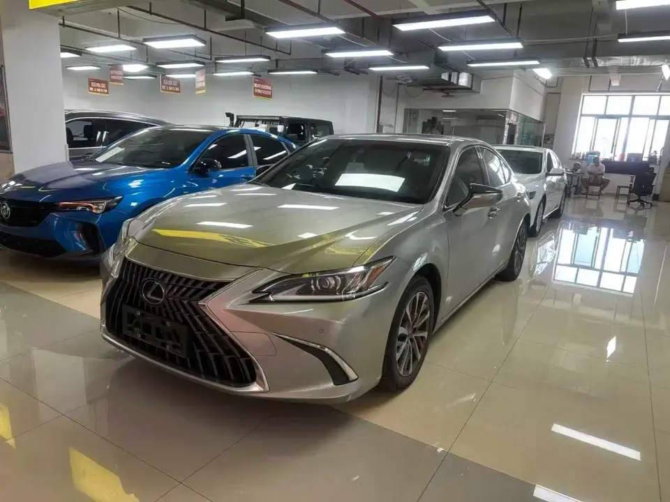 Lexus ES 200 Excellence Edition 2024