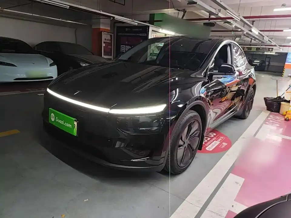 Tesla Model Y Rear-Wheel Drive 2025