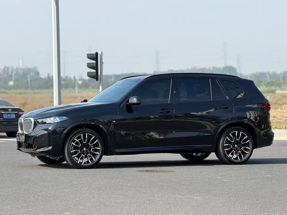 BMW X5 xDrive 40Li M Sport Black Night Package 2025