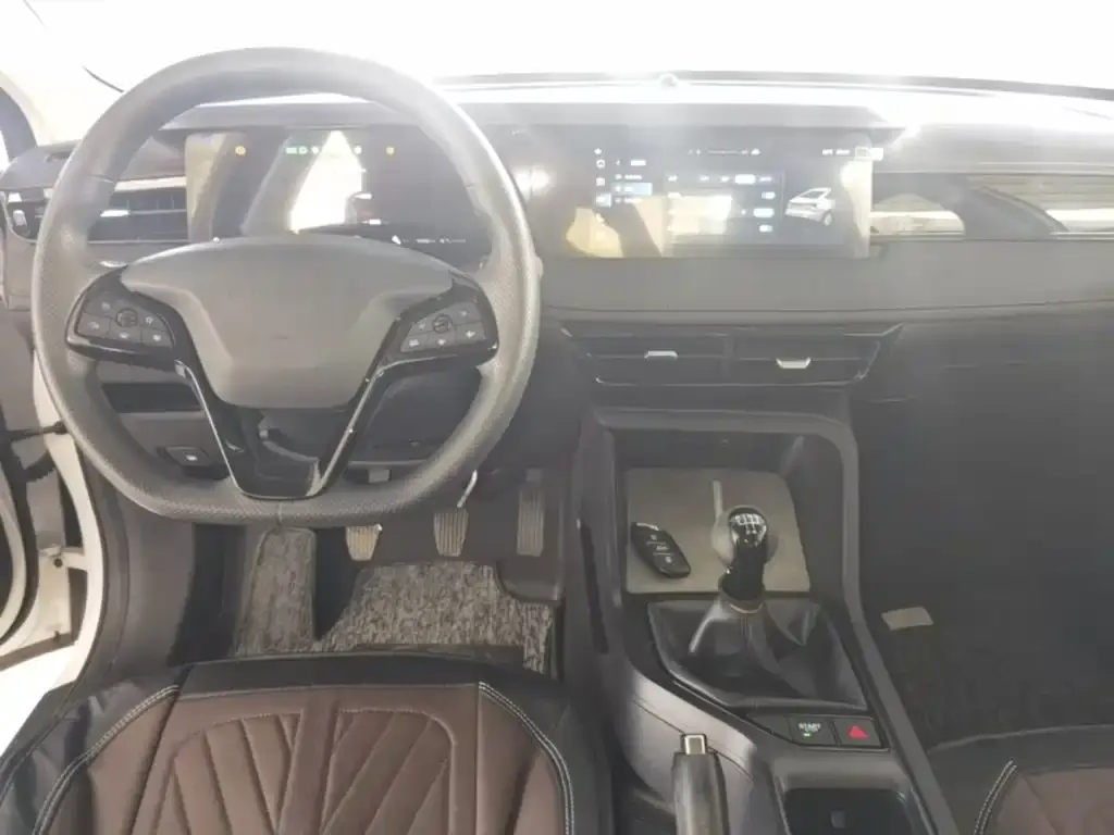 Roewe i5 1.5L Manual Comfort 2025 — фото 10