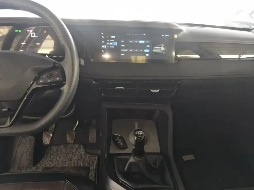 Roewe i5 1.5L Manual Comfort 2025 — фото 13