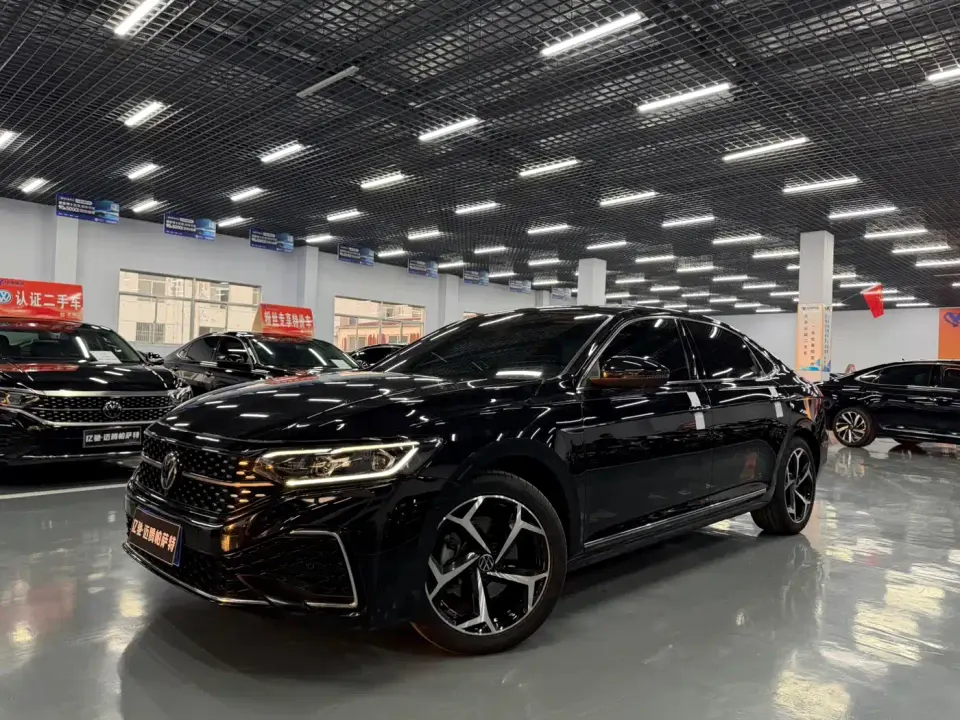 Volkswagen Passat 380TSI Starlight Dragon Glory Edition 2024