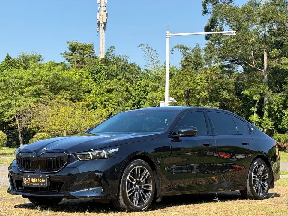 BMW 5 Series Model Year Facelift 530Li Leading M Sport Package 2026