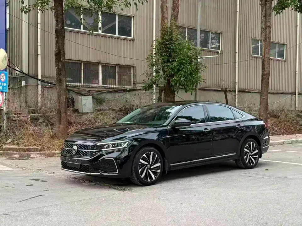 Volkswagen Passat 330TSI Starlight Luxury Edition 2022