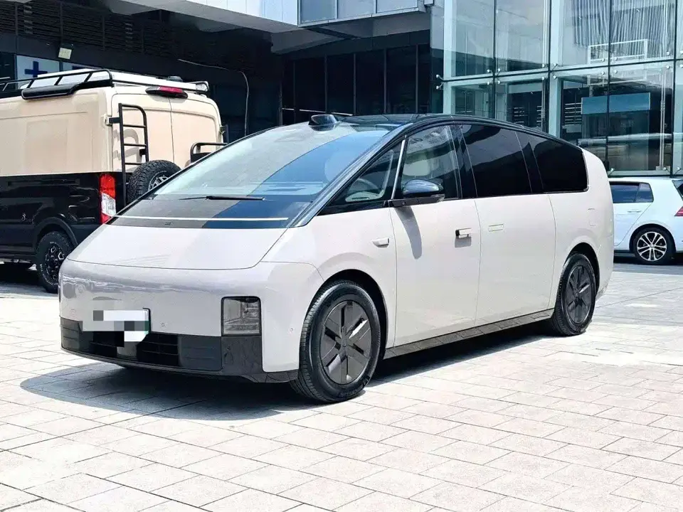 Li Auto MEGA Ultra 2024