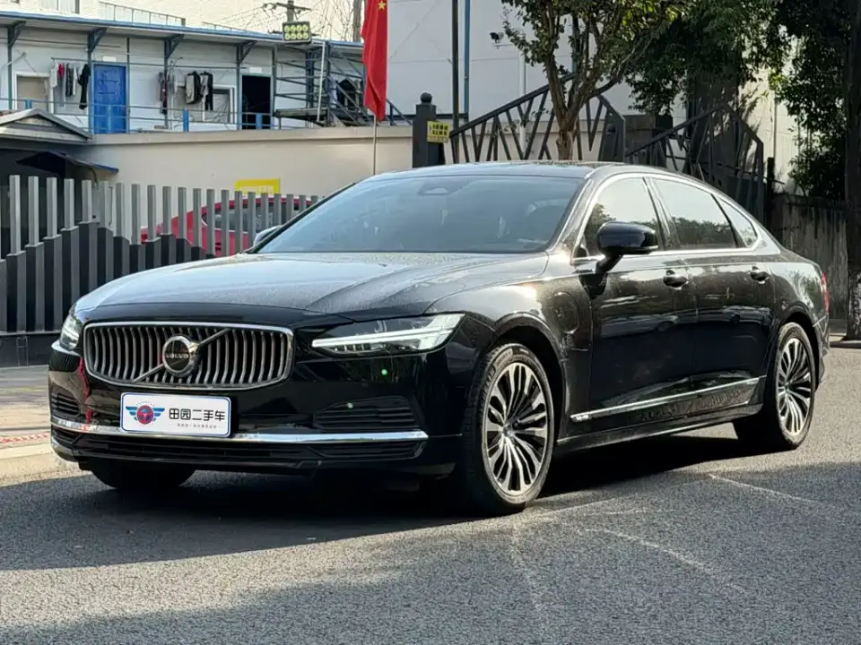 Volvo S90 Plug-in Hybrid PHEV AWD Long Range Momentum Luxury Edition 2023