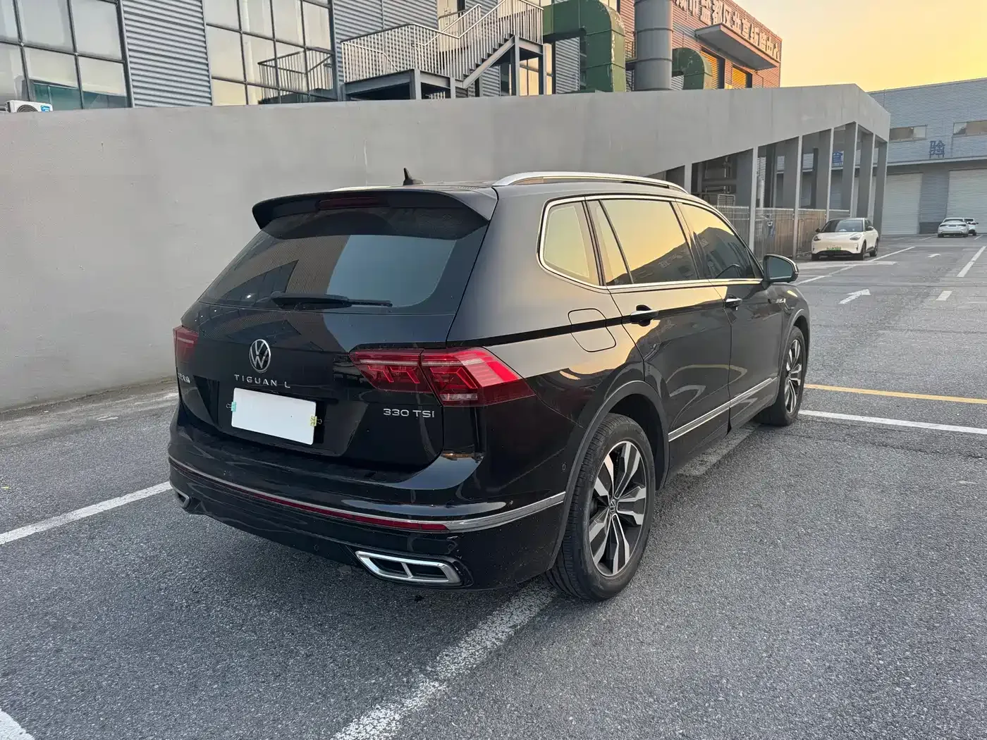 Volkswagen Tiguan L 330TSI Auto 2WD R-Line Premium Edition 2022 — фото 11