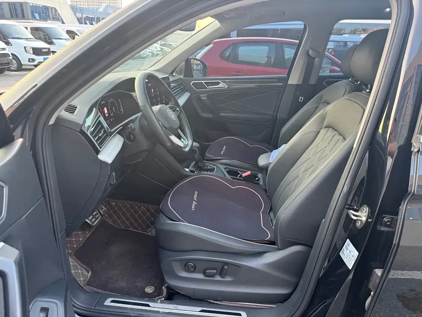 Volkswagen Tiguan L 330TSI Auto 2WD R-Line Premium Edition 2022 — фото 3