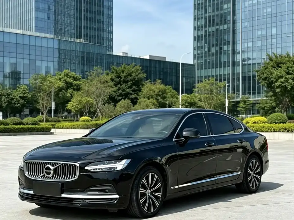 Volvo S90 Model B5 Momentum Luxury Edition 2021