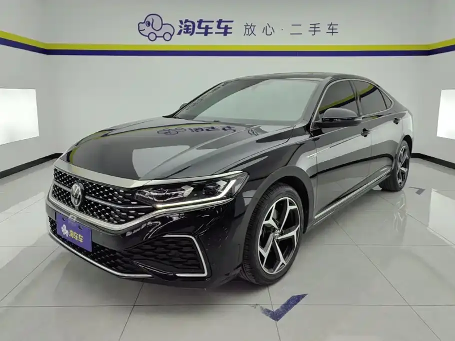 Volkswagen Passat Facelift 330TSI Starlight Elite Edition 2023