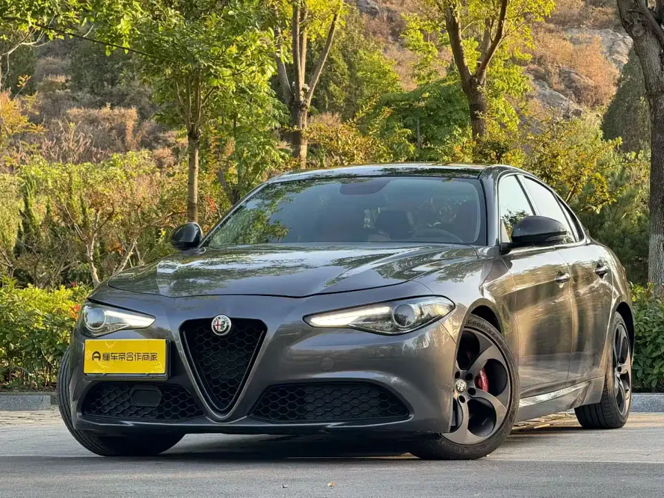 Alfa Romeo Giulia 2.0T 280HP Luxury Sport Edition 2020