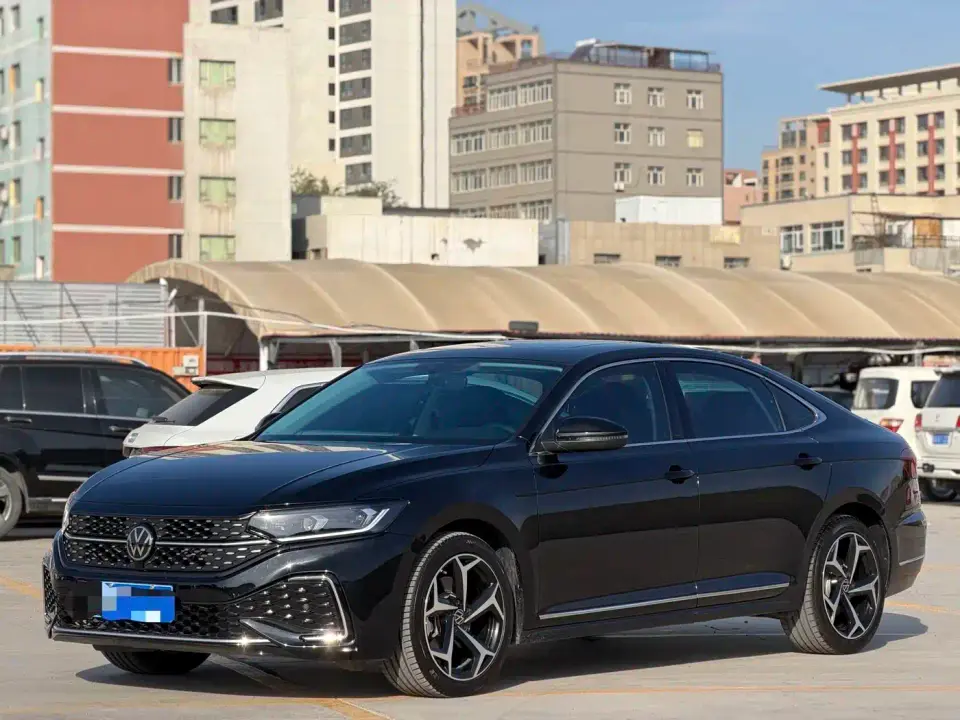 Volkswagen Passat Outstanding 380TSI Starlight Dragon Glory Edition 2024