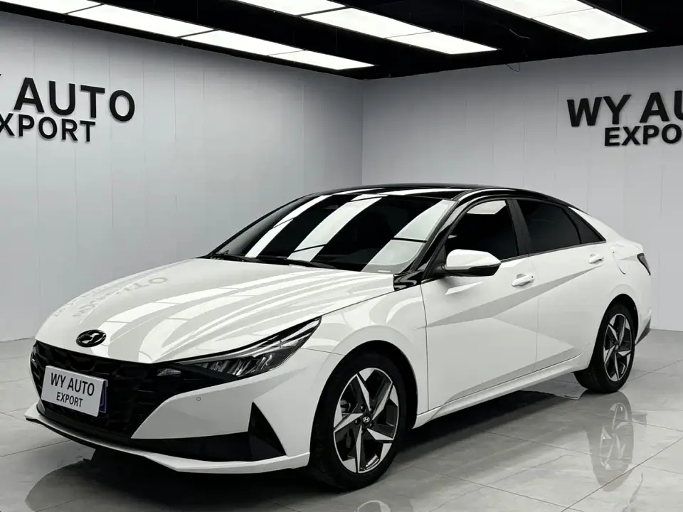 Hyundai Elantra 1.5L CVT LUX Premium Edition 2022