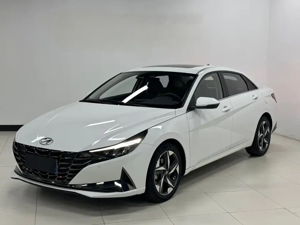 Hyundai Elantra 1.5L CVT LUX Premium Edition 2022