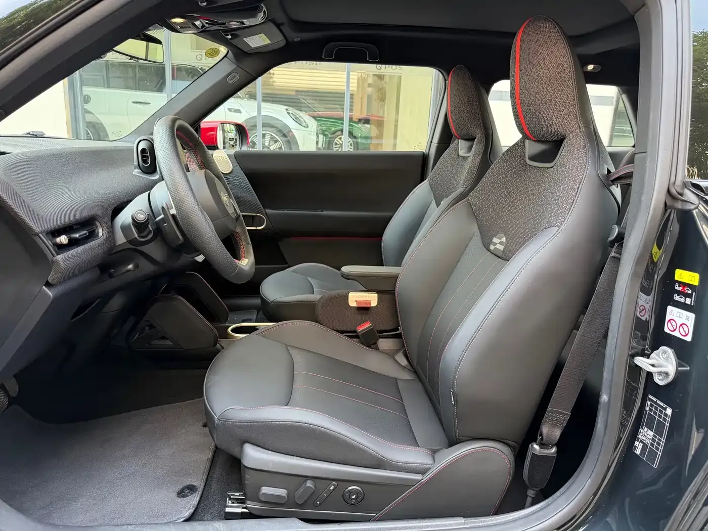 Mini Electric MINI JCW Facelift JOHN COOPER WORKS 2025 — фото 9