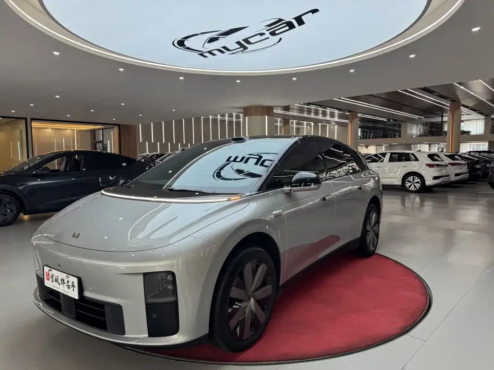 Li Auto i6 4WD Base Model 2025