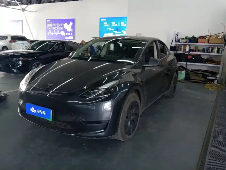 Tesla Model Y Rear-Wheel Drive Version 2024
