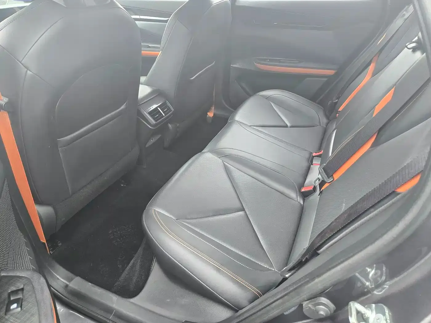 Changan UNI-V 1.5T Sport Edition 2022 — фото 9
