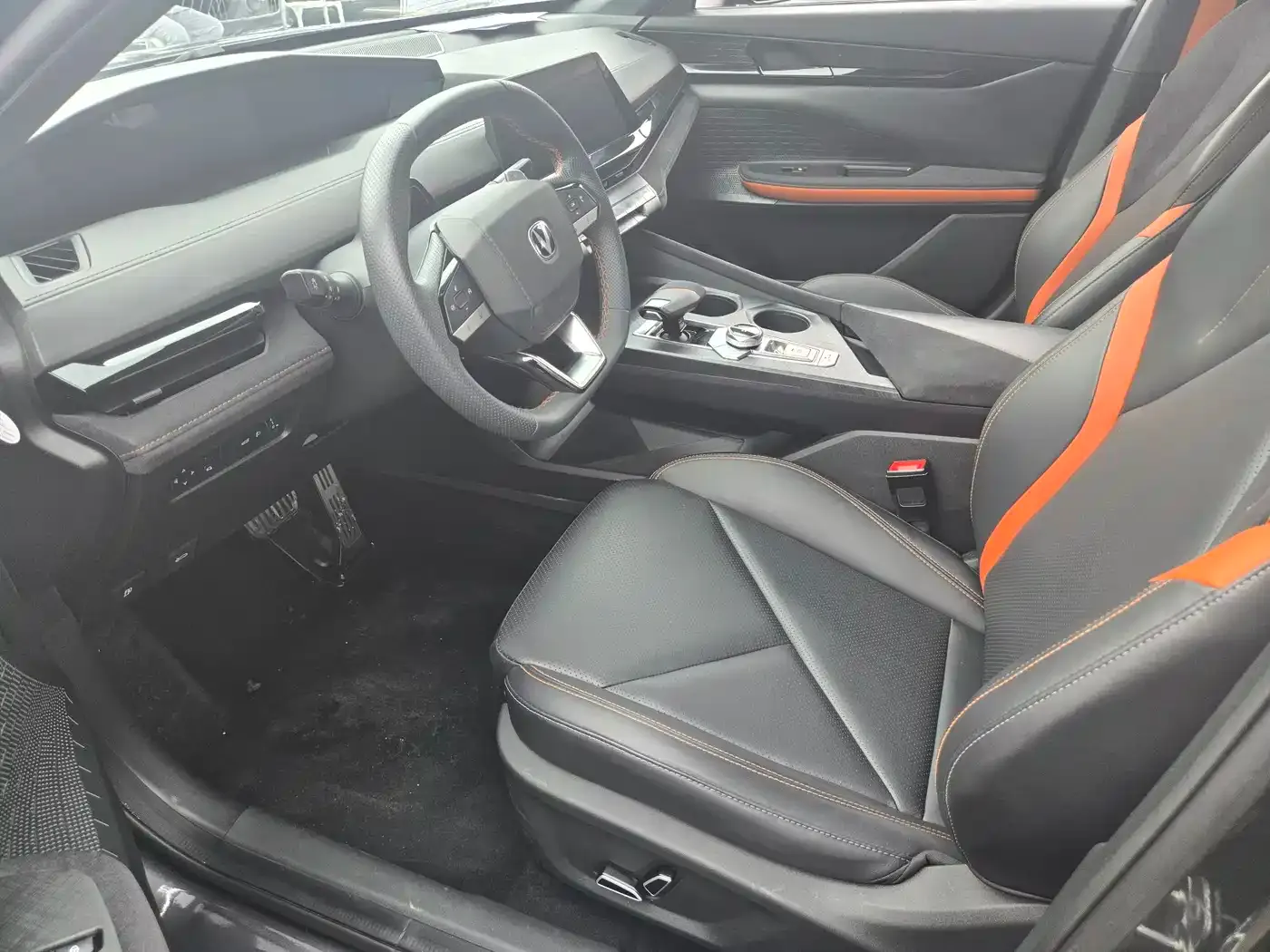 Changan UNI-V 1.5T Sport Edition 2022 — фото 10