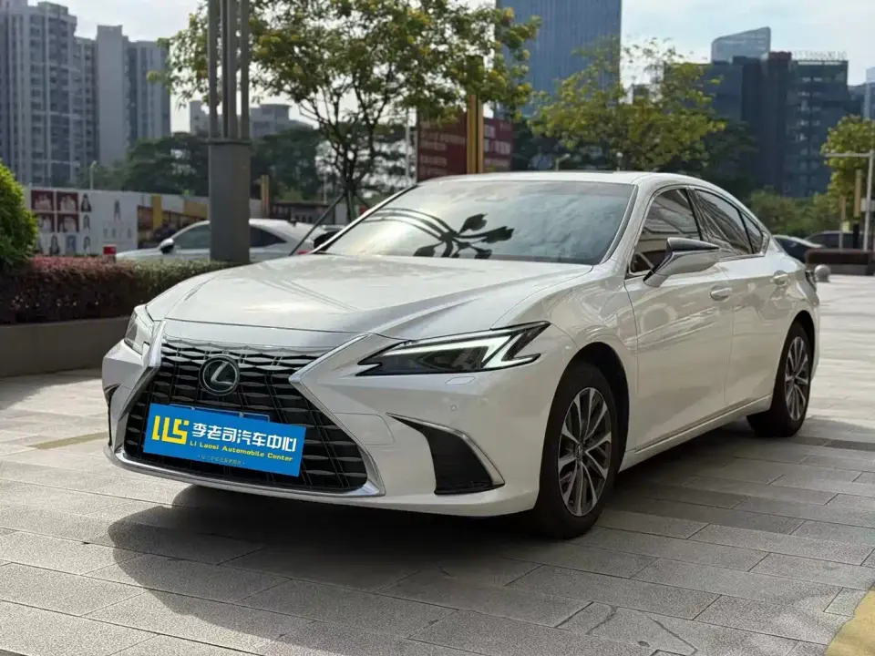 Lexus ES 200 Ultimate Edition 2025
