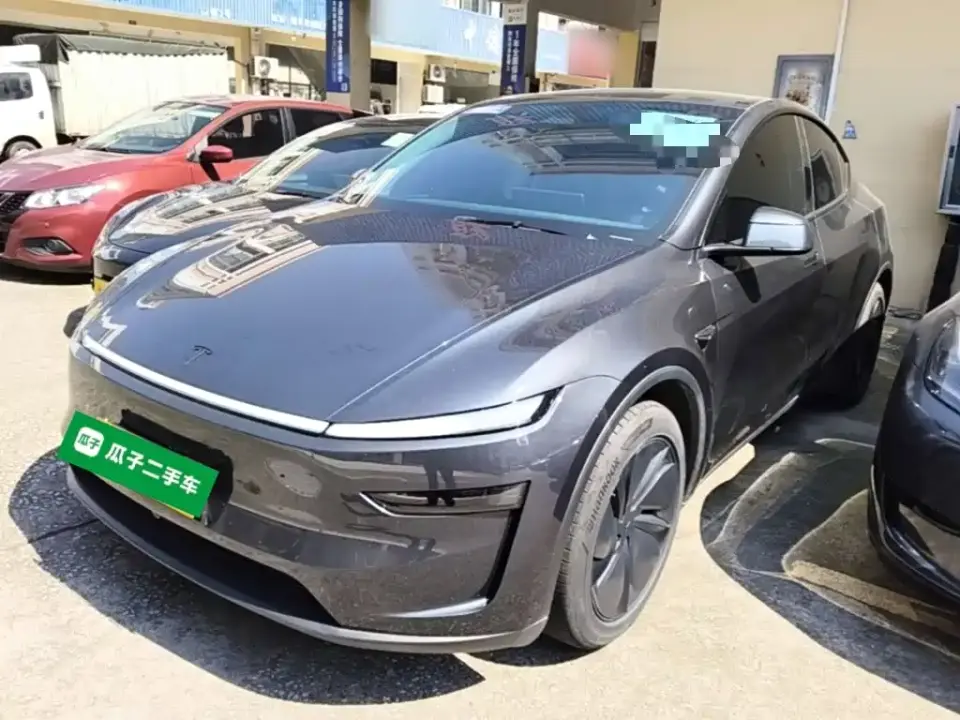 Tesla Model Y Long Range All-Wheel Drive 2025