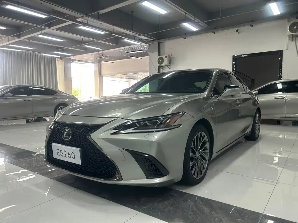 Lexus ES Model 260 F SPORT 2019