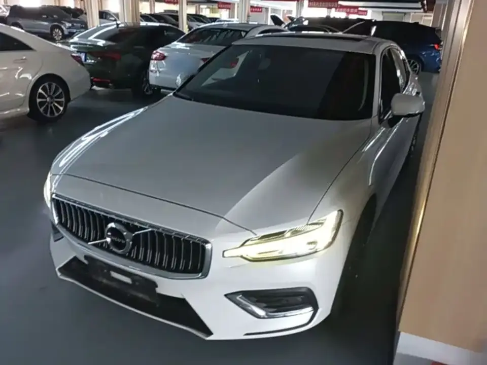 Volvo S60 T4 Momentum Luxury Edition 2020