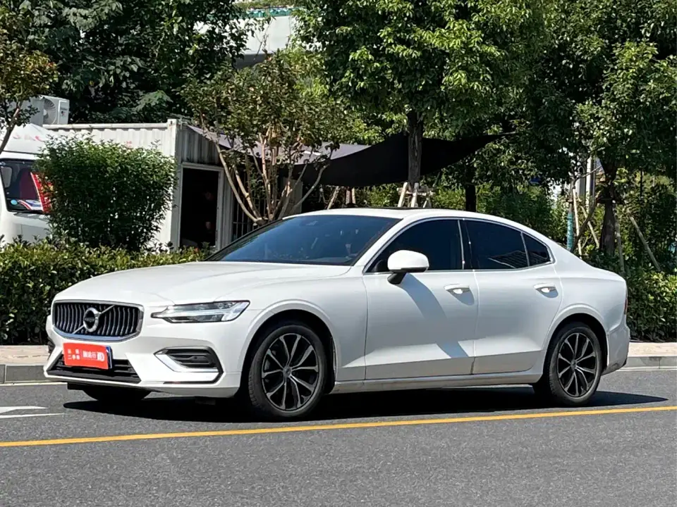 Volvo S60 B4 Smart Comfort Luxury Edition 2022
