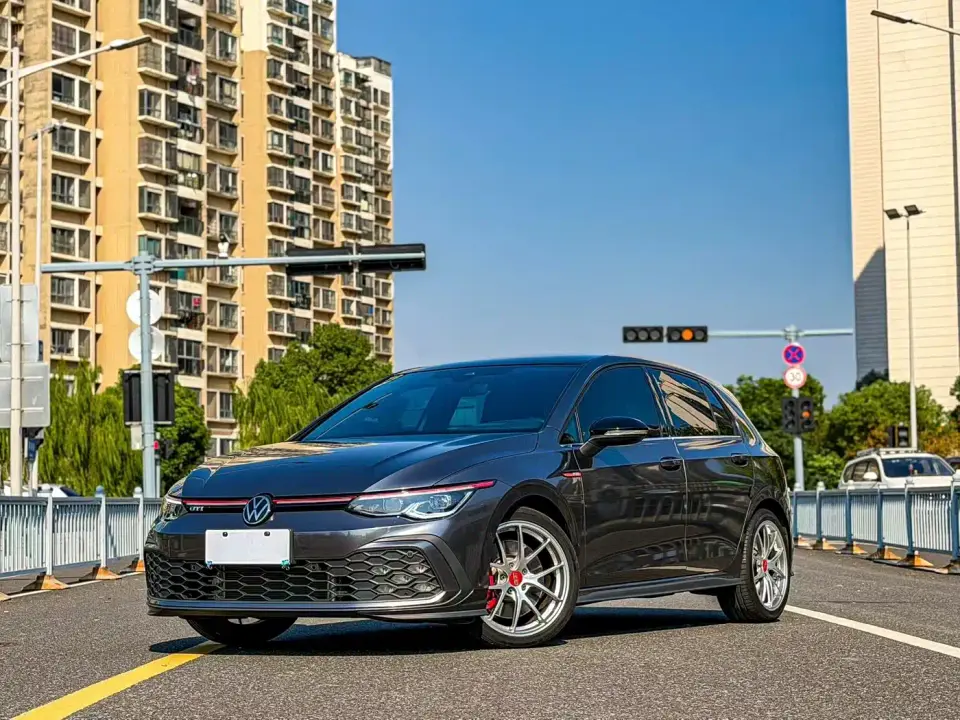 Volkswagen Golf GTI 380TSI DSG GTI 2025