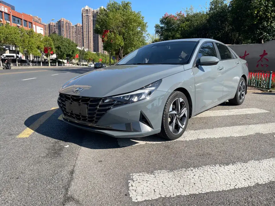 Hyundai Elantra 1.5L CVT LUX Premium Edition 2021
