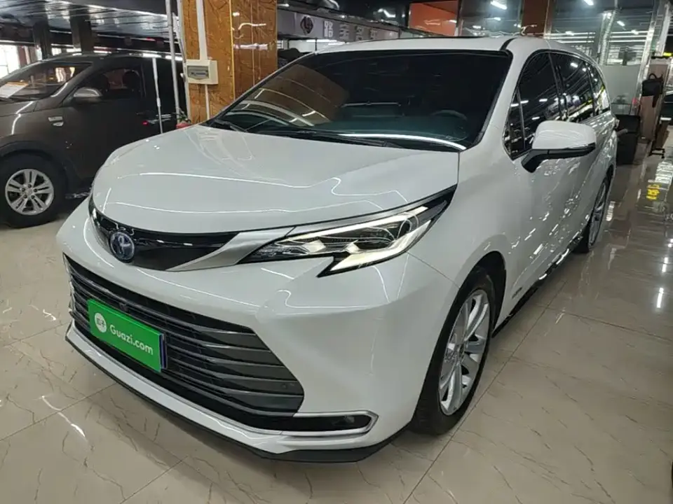 Toyota Sienna 2.5L Hybrid Premium Edition 2023