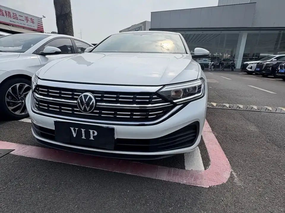 Volkswagen Sagitar 300TSI DSG Flying Edition 2024