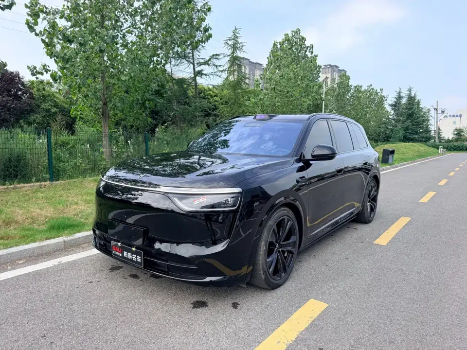 AITO Wenjie AITO M8 Model Extended Range Ultra Edition 53.4kWh 5-Seater 2025