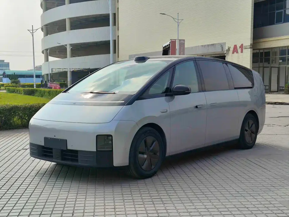 Li Auto MEGA Ultra 2024