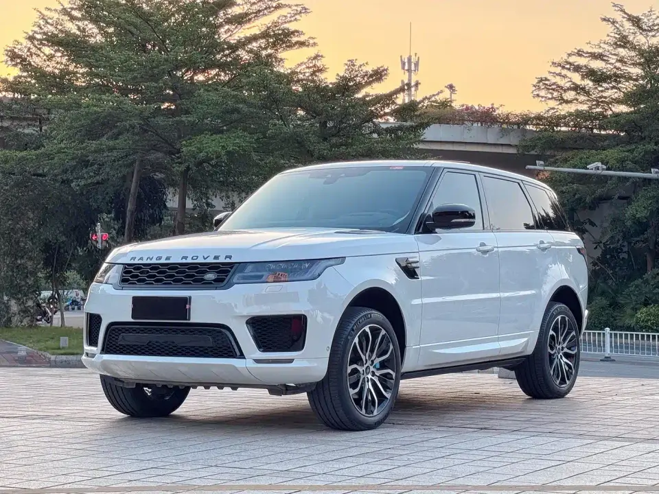 Land Rover Range Rover Sport 3.0 L6 Gloss Black Edition 2022