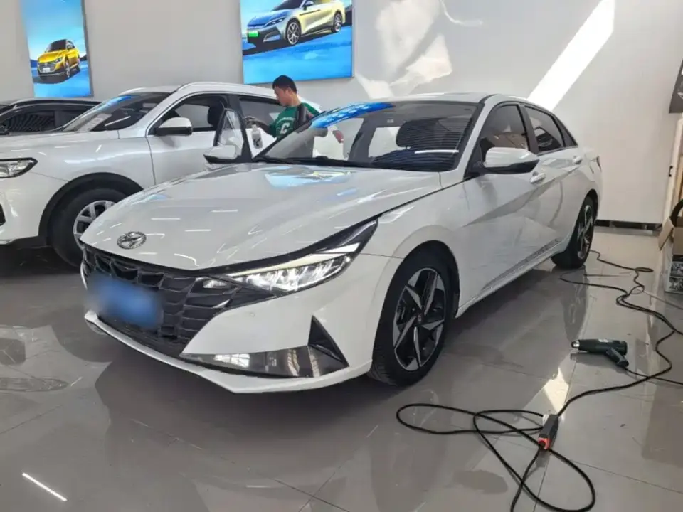 Hyundai Elantra 1.5L CVT LUX Premium Edition 2020