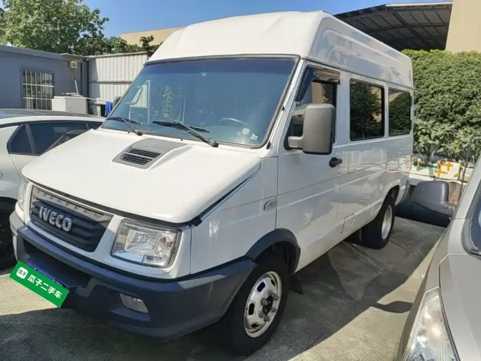 Iveco Daily Model 2.5T A35 M1 Passenger Vehicle 5-9 Seats Short Wheelbase Medium Roof Dual Tires Sliding Door 2022