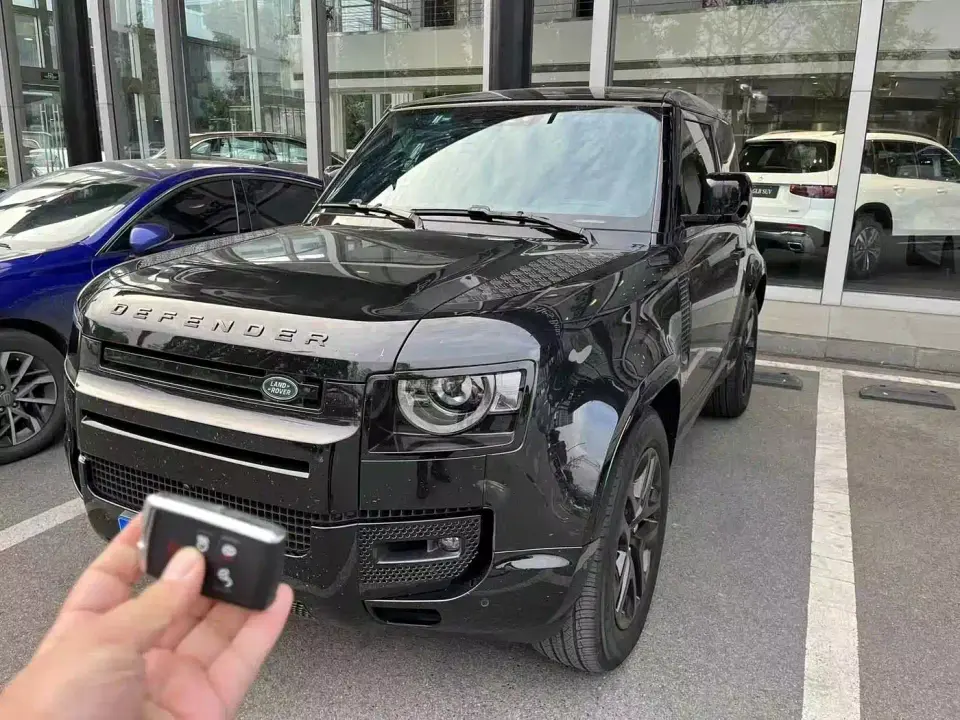 Land Rover Defender Model 90 2.0T P300 Tiger Ambition Edition 2022