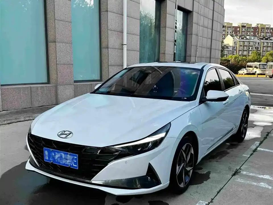Hyundai Elantra 1.5L CVT LUX Premium Edition 2022